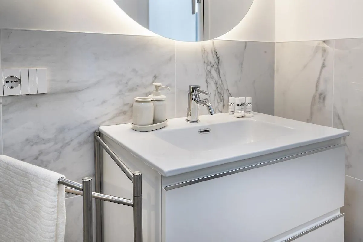 Theorema Apartment - Terrazza Privata Milão 0*,